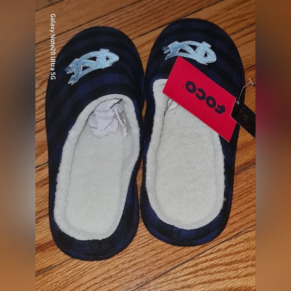Men's North Carolina Tar Heels Slippers M - Picture 3 of 7